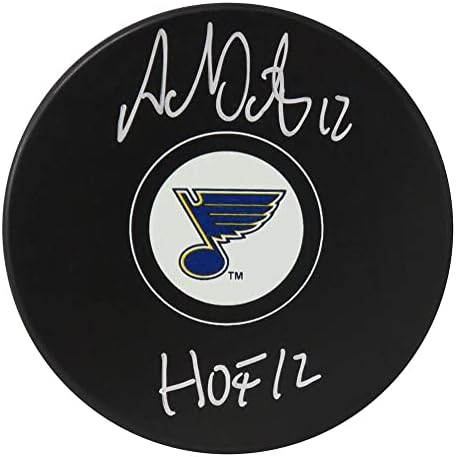 Адам Оутс подписа хокей шайба с логото на Сейнт Луис Блус в мача с КОПИТО'12 - за Миене на НХЛ с автограф