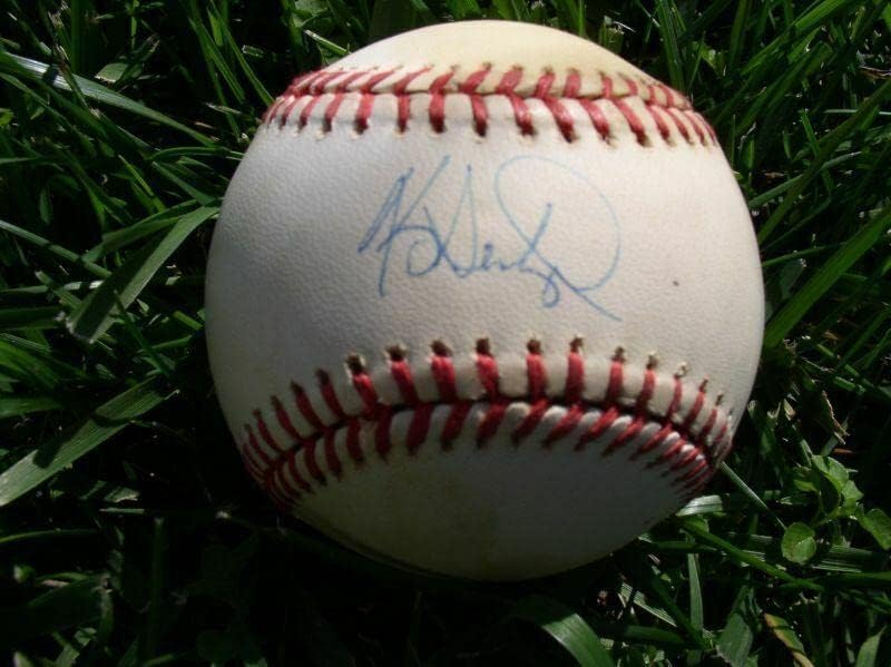 Топка с автограф от Кевин Зайтцера - Бейзболни топки С Автографи